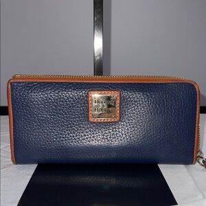 Dooney & Bourke Pebble Grain Zip Clutch Wallet